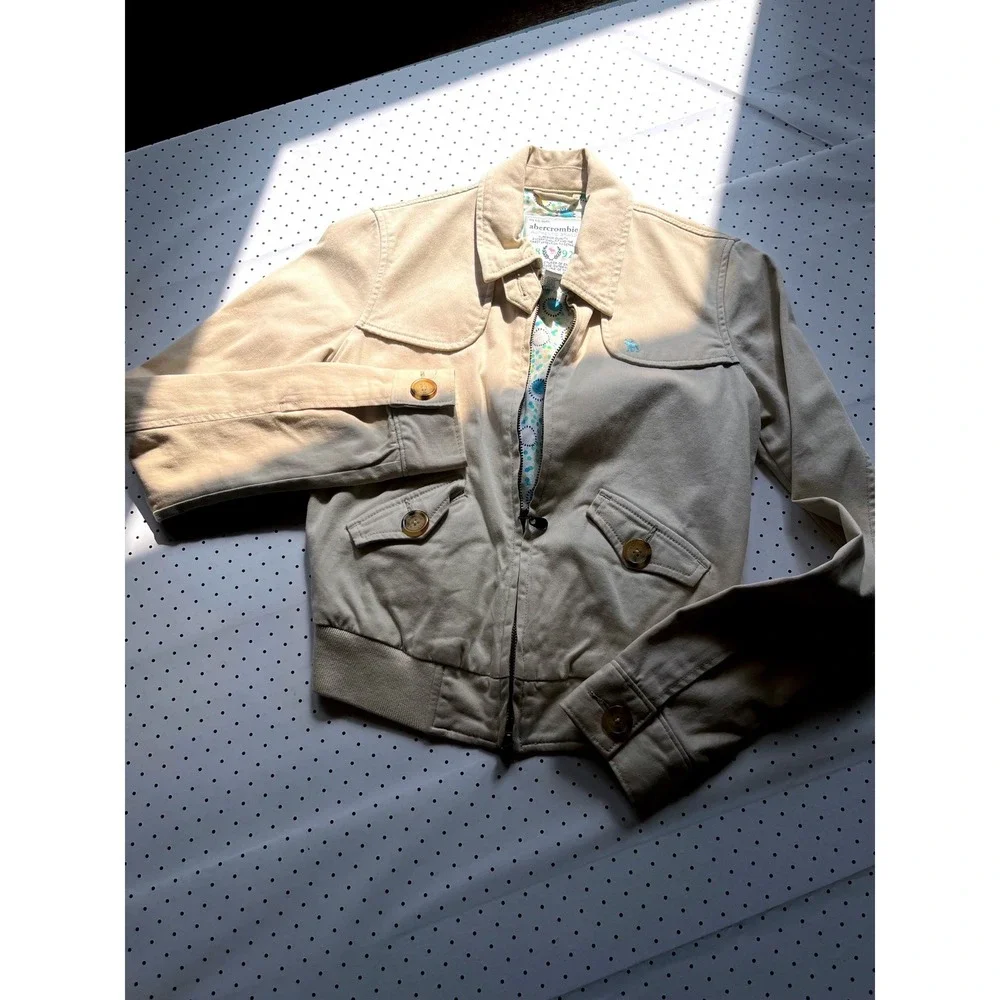 Abercrombie Kids Beige Bomber Jacket Girls Medium Zip Front Preppy Y2K Outerwear